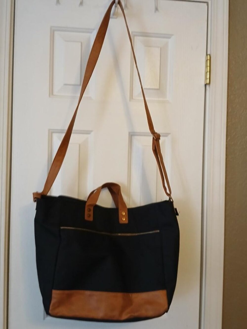 ThirtyOne black tote with detachable strap - Picture 4 of 8